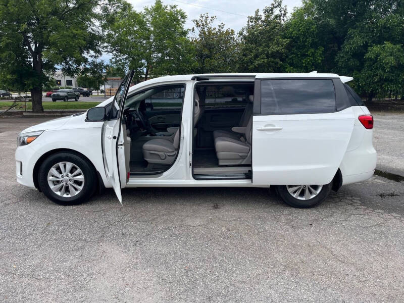 2017 Kia Sedona L