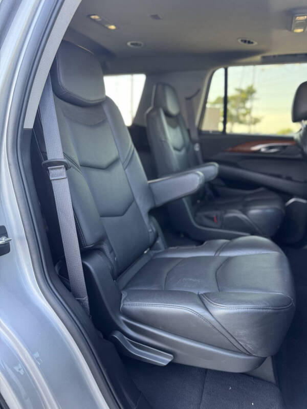 2016 Cadillac Escalade Luxury Collection