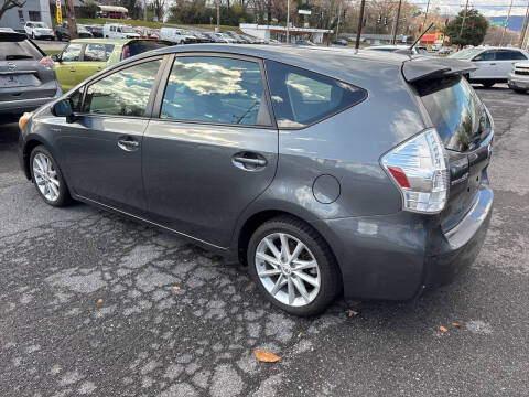 2012 Toyota Prius v Five
