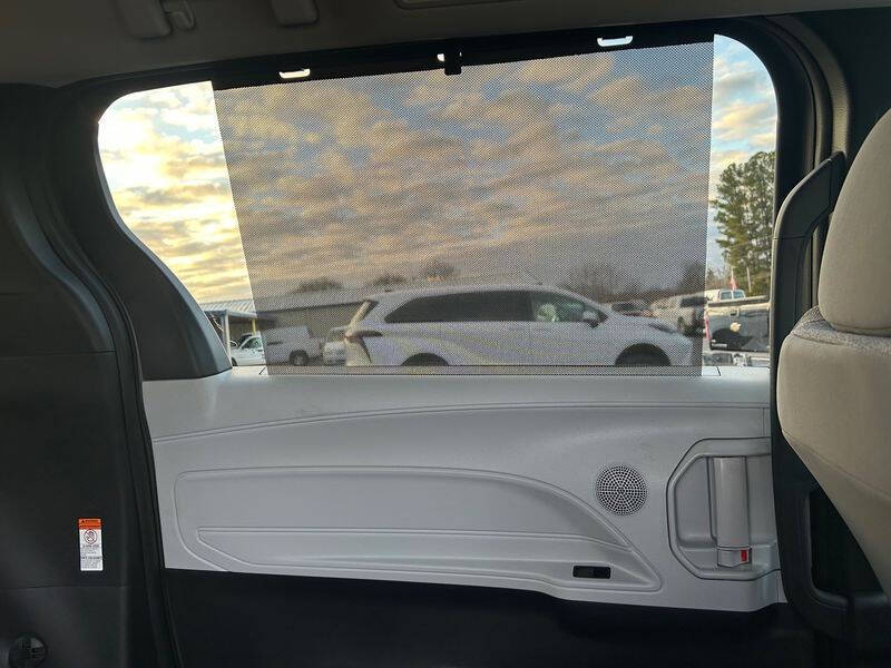 2025 Toyota Sienna LE 8-Passenger