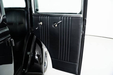 1933 Ford Super Deluxe