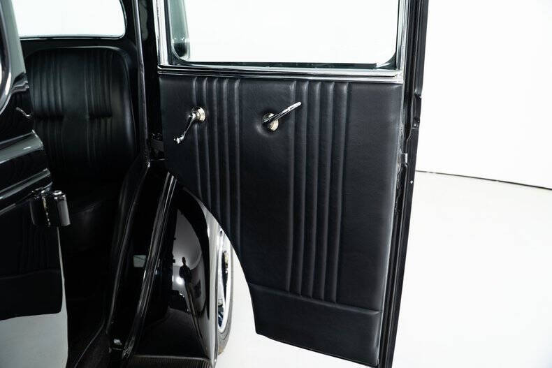 1933 Ford Super Deluxe