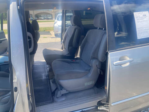 2004 Toyota Sienna LE 7 Passenger