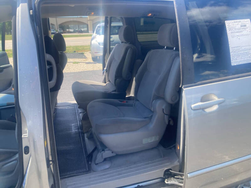 2004 Toyota Sienna LE 7 Passenger