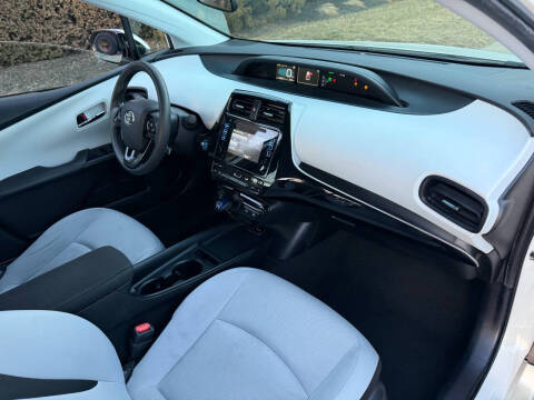 2019 Toyota Prius L Eco