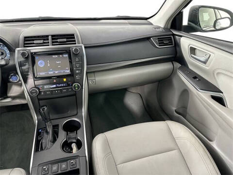 2016 Toyota Camry Hybrid XLE