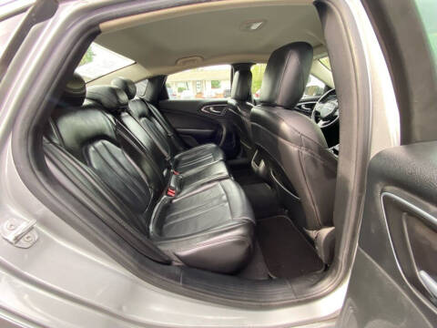 2017 Chrysler 200 Limited