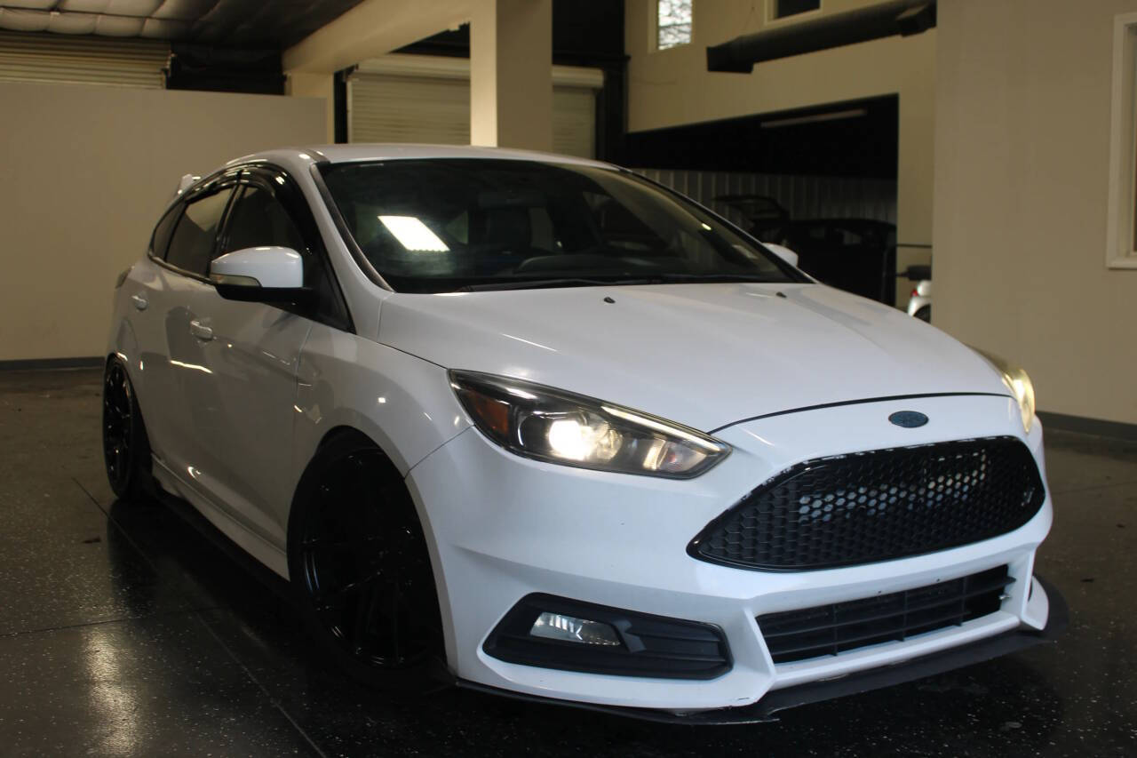 White 2015 Ford Focus ST ST 4dr Hatchback 1