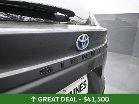 2025 Toyota Sienna LE 8-Passenger