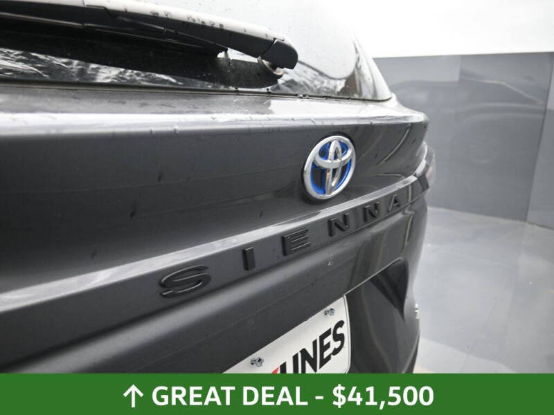 2025 Toyota Sienna LE 8-Passenger