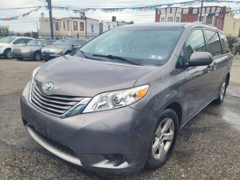 2017 Toyota Sienna LE 7-Passenger Auto Access Seat