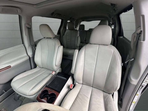 2014 Toyota Sienna XLE 8-Passenger