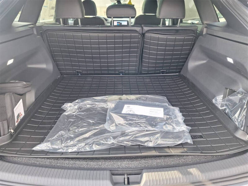 2026 Volkswagen Atlas Cross Sport SEL R-Line Black 4Motion