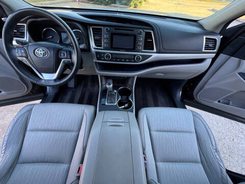 2014 Toyota Highlander LE