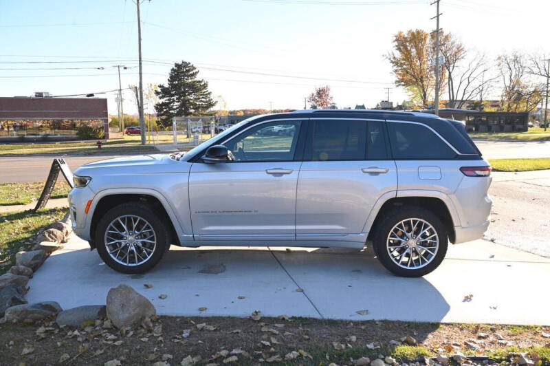 2022 Jeep Grand Cherokee Summit