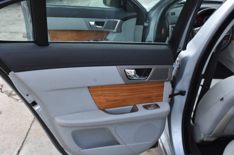 2009 Jaguar XF Luxury