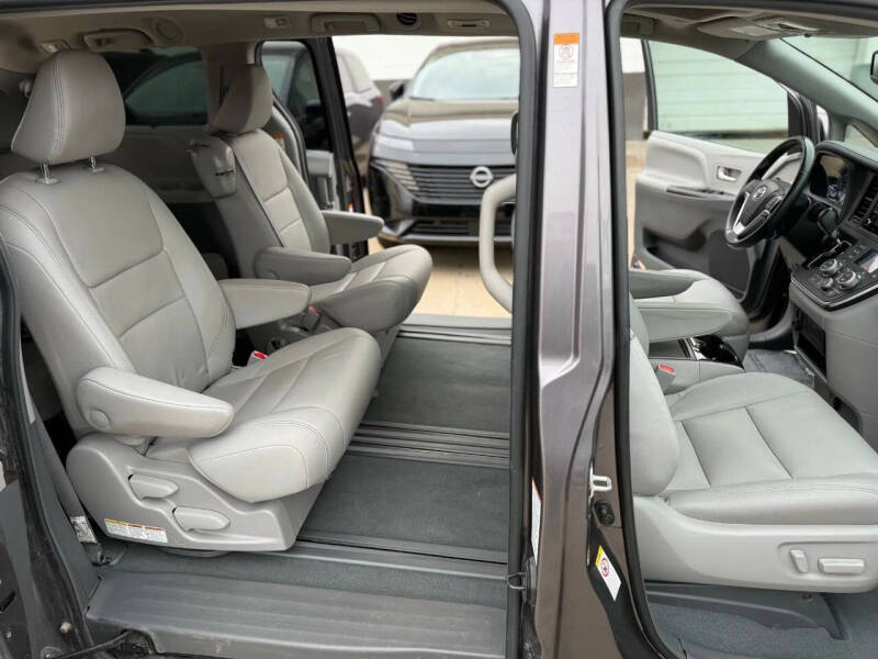 2019 Toyota Sienna XLE 8-Passenger