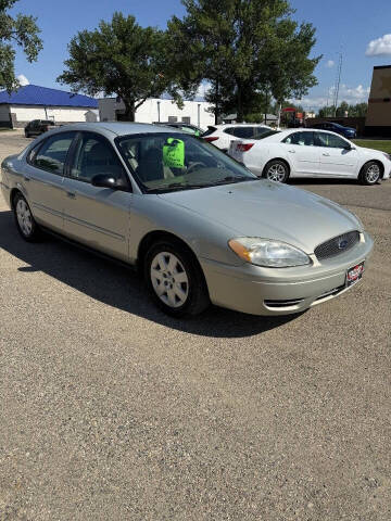2004 Ford Taurus SE