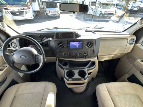 2019 Winnebago Outlook