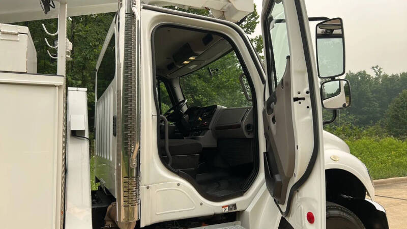 2020 Freightliner M2 106