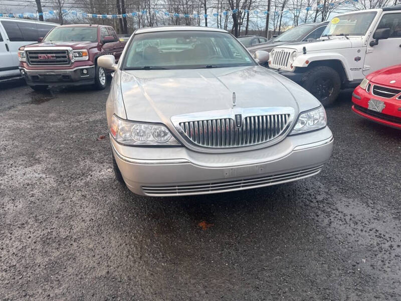 2005 Lincoln Town Car Signature Limited