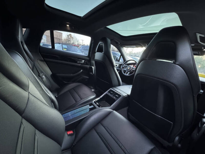 2017 Porsche Panamera 4