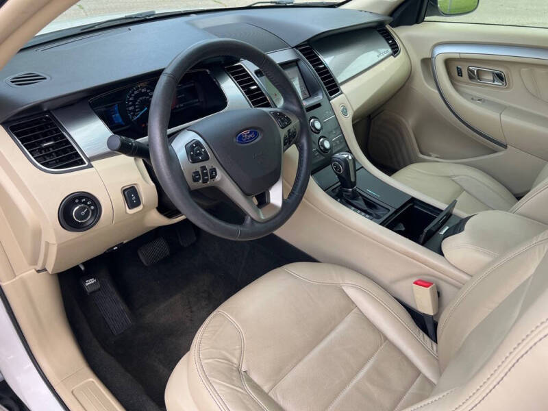 2016 Ford Taurus SEL