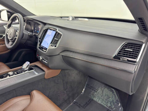 2023 Volvo XC90 Recharge T8 Ultimate Dark Theme