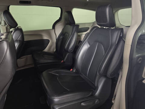 2023 Chrysler Pacifica Plug-In Hybrid Touring L