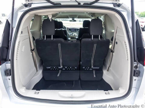 2022 Chrysler Voyager LX