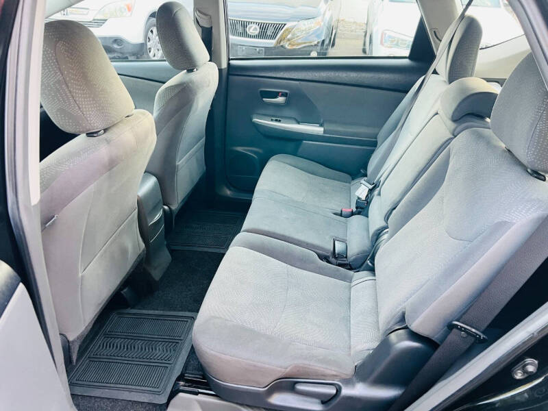 2014 Toyota Prius v Three