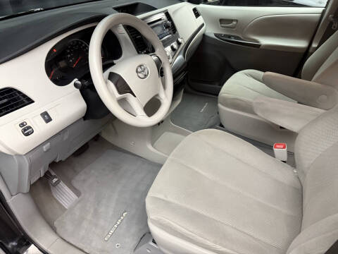 2011 Toyota Sienna Base 7-Passenger