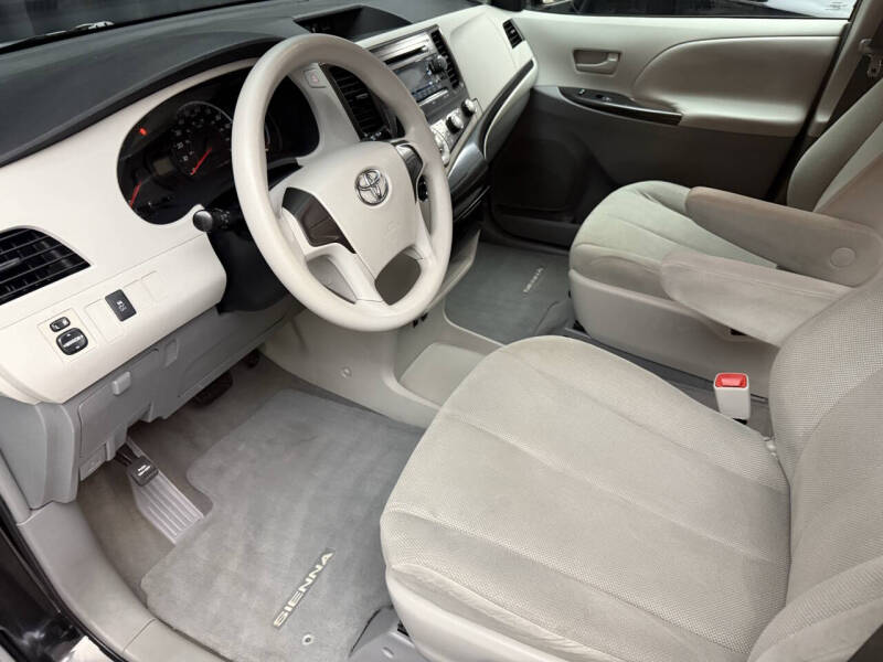 2011 Toyota Sienna Base 7-Passenger