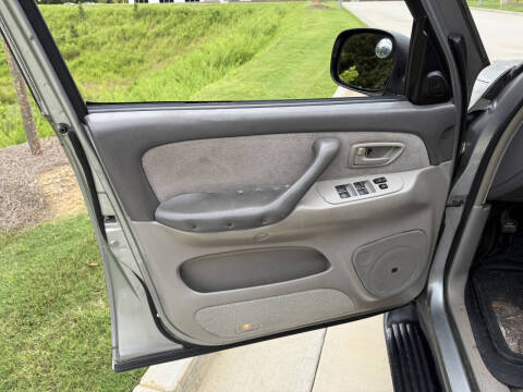 2004 Toyota Sequoia SR5