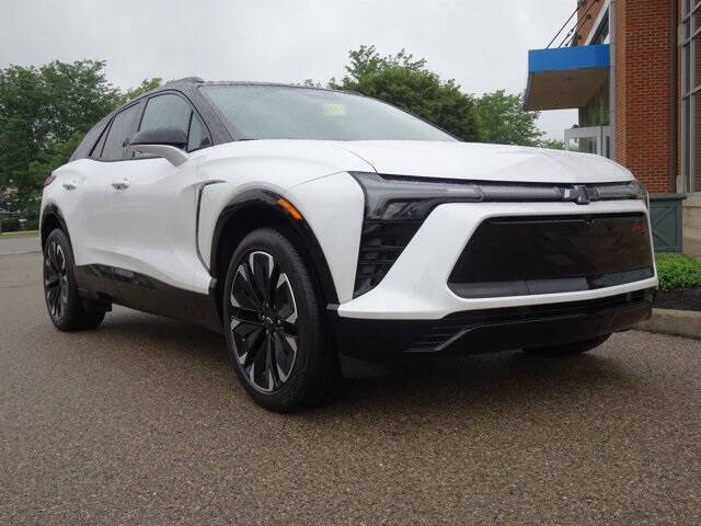 Used 2025 Chevrolet Blazer EV RS with VIN 3GNKDJRJ3SS176672 for sale in Cincinnati, OH