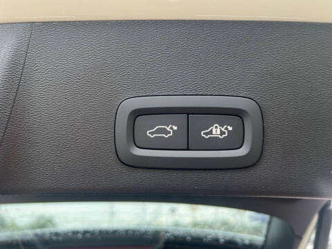 2026 Volvo XC40 B5 Core