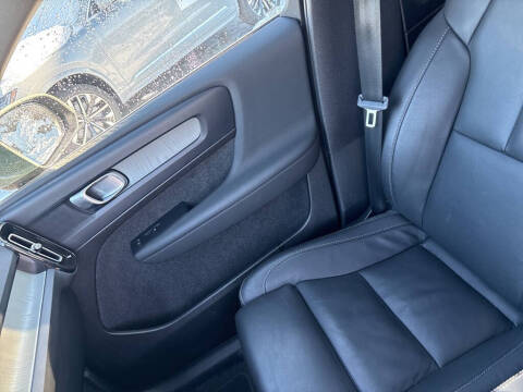 2025 Volvo XC40 B5 Plus Bright Theme