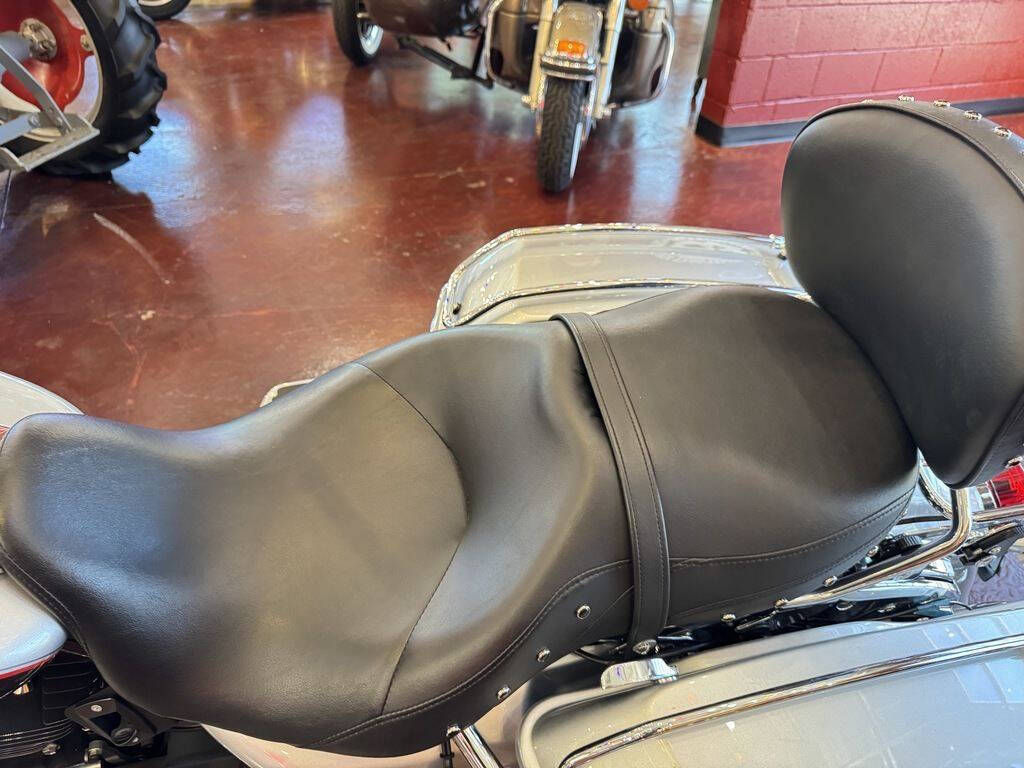 2015 Harley-Davidson Road King 34