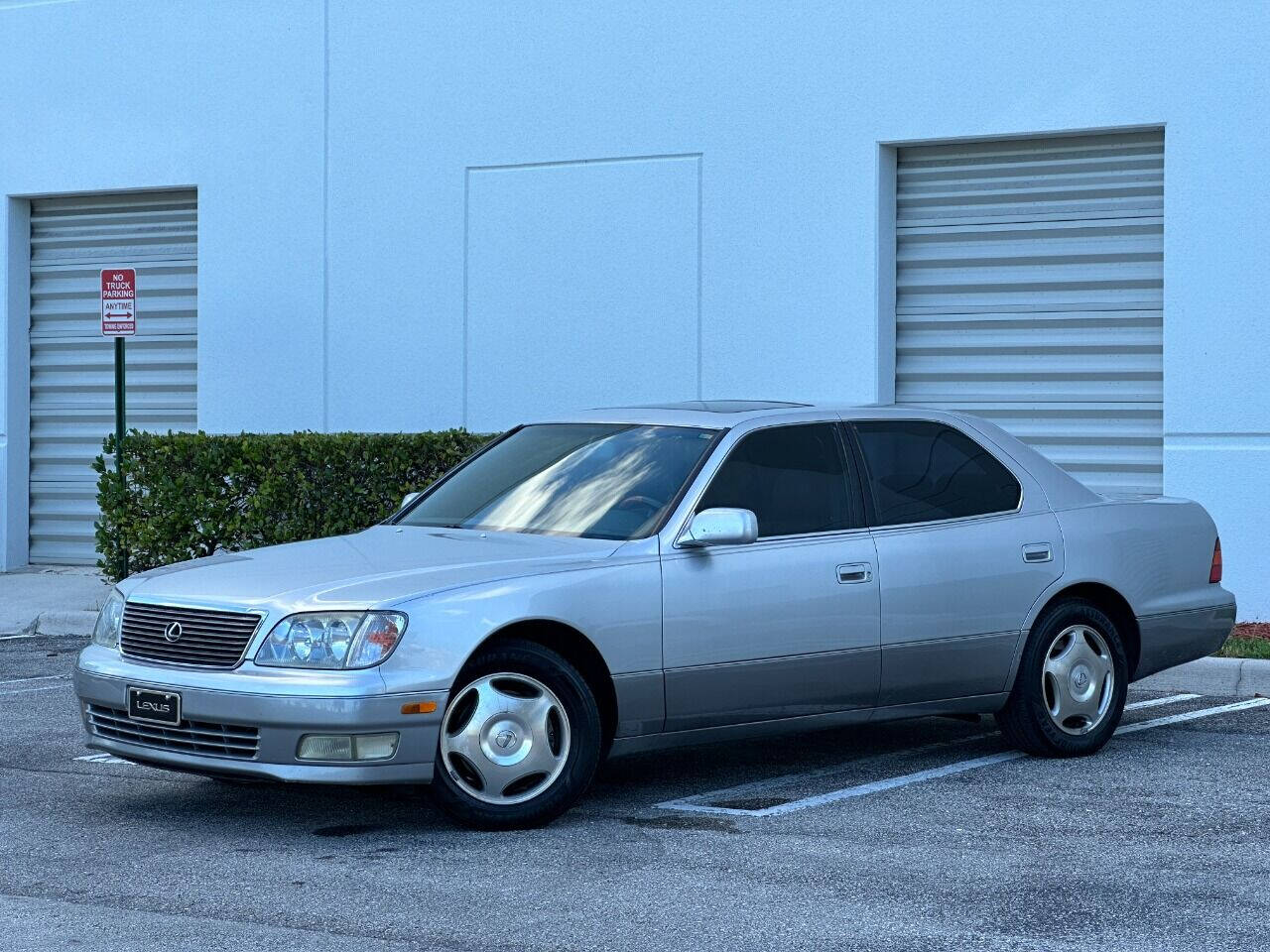 1998 Lexus LS 400  - $7,900