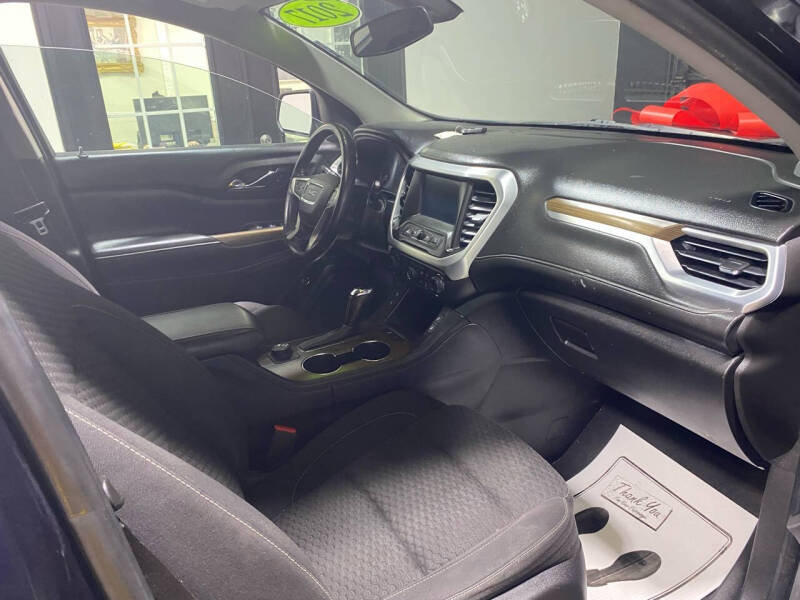 2017 GMC Acadia SLE-2