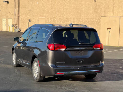 2020 Chrysler Pacifica Touring L