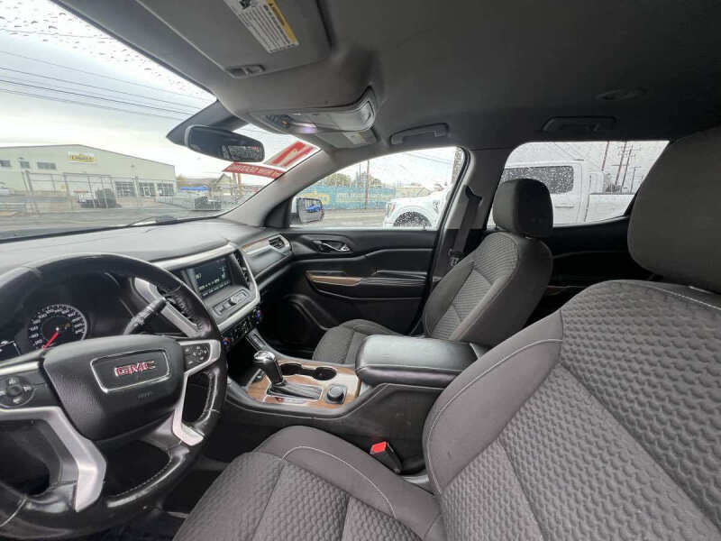 2017 GMC Acadia SLE-2