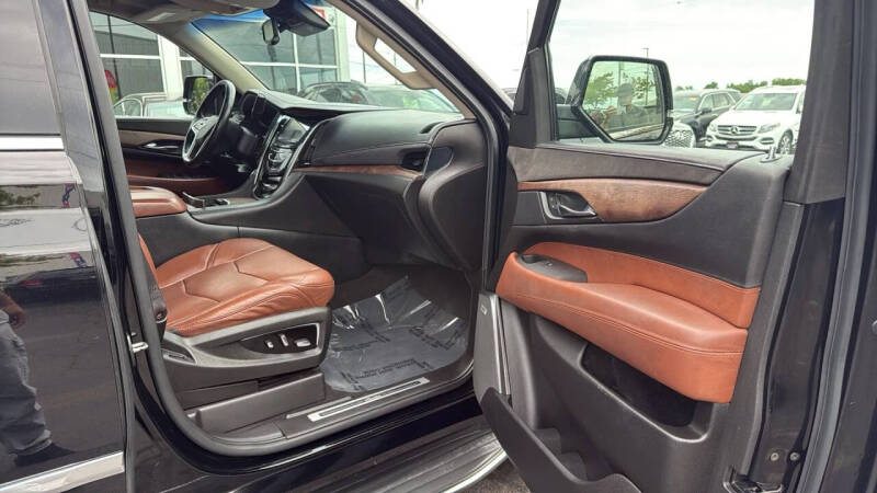 2016 Cadillac Escalade Luxury Collection