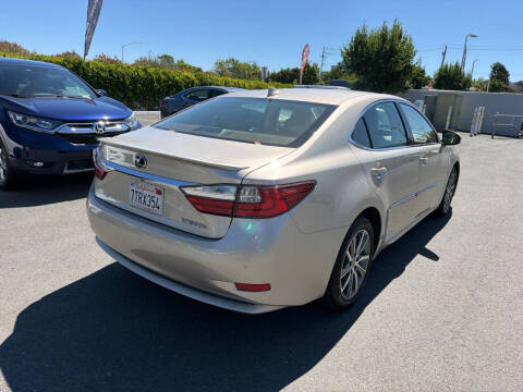 2017 Lexus ES 300h
