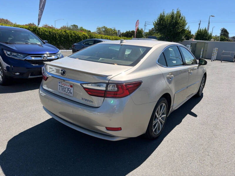 2017 Lexus ES 300h