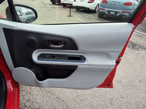 2013 Toyota Prius c Two