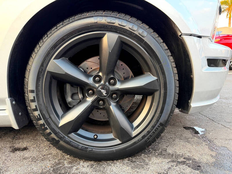 2005 Ford Mustang GT Deluxe