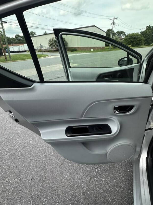 2013 Toyota Prius c One