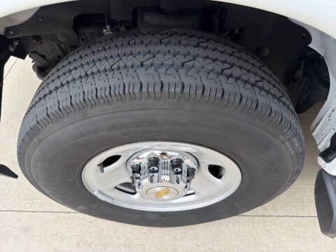 2025 Chevrolet Express LT 3500