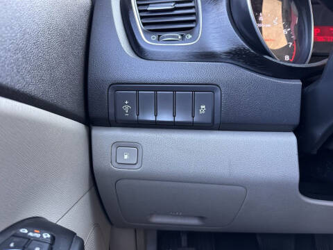 2015 Kia Sedona LX